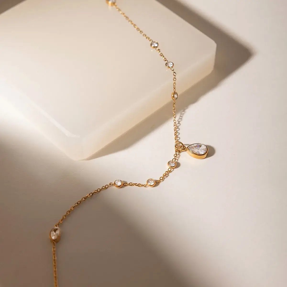 Colar Gota Lumière